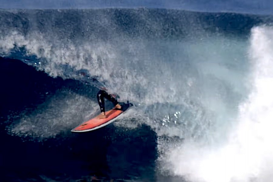 Swell de Sudoeste Proporciona Ondas Perfeitas e Secções Pesadas na Madeira