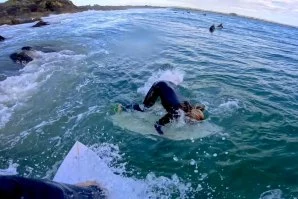 Quando o crowd se torna mais perigoso do que as ondas !
