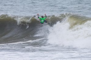 PORTUGUESES DÃO CARTAS NO JUNIOR PRO ESPINHO