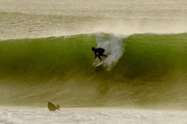 Duas semanas de surf com Kanoa Igarashi em Portugal