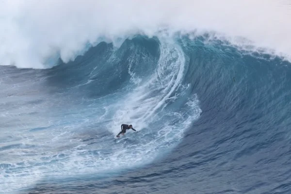 Chumbo, Fink e Dylan Longbottom atacam mar XXL na costa sul da Austrália