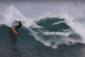 Martim Fortes e Miguel Fortes numa surfada em família na Ericeira