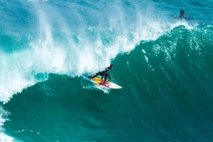 Em dia “OFF” da Rip Curl Cup, Padang Padang começa a espalhar o perfume