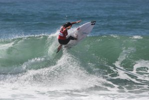 Teresa Bonvalot junta-se à comitiva luso no US Open of Surfing.