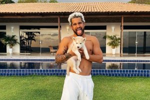 ITALO FERREIRA DÁ NOME DE PENICHE A NOVO MEMBRO DA FAMÍLIA