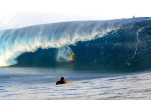 O atleta local Tereva David está a liderar os estágios