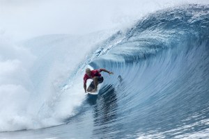 Super Kelly Slater vence sétima etapa do World Tour.