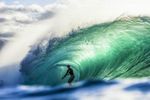 Nathan Florence em Pipeline Foto: Brian Bielmann