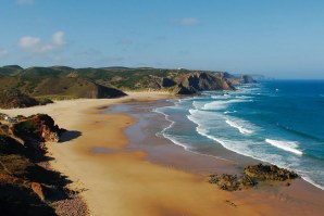 Mais de 300 praias distinguidas com Bandeira Azul em 2016.