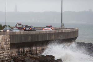 Agitação marítima corta trânsito na Marginal 