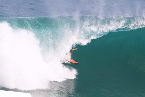 Martim Paulino à sombra nos tubos de Padang.
