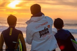 Onda Pura procura treinadores de surf