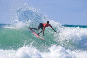 Luís Perloiro é um dos portugueses que vai competir no Hang Loose Pro.