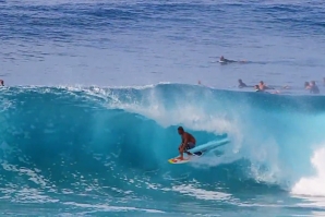 Surfistas de elite e tubos - do Havai até ao México