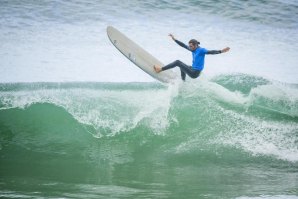 Antoine Delpero rumo à vitória em Biarritz.