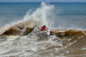 Vasco Ribeiro imperial no Mundial ISA e Carolina Mendes eliminada com polémica