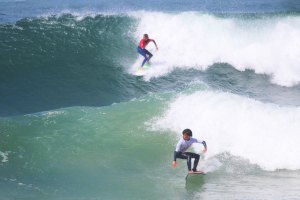 Festa da juventude com boas ondas no ASCC Super Groms