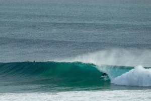 Mick Fanning, Bede Durbidge, entre outros, e alguns dos melhores tubos surfados em Kirra