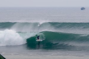 Tubos exigentes e secções explosivas na onda mais tricky do Bukit em Bali