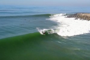 VOANDO SOBRE A PERFEIÇÃO DAS ONDAS DE ESPINHO