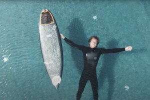 Afonso Antunes entra na corrida pelo CT com o apoio da Noah Surf House