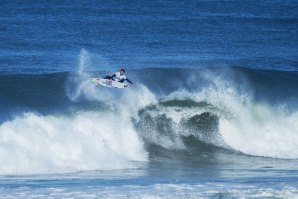 Uma imagem de Dane Reynolds durante o Quik Pro France 2015 que pode repetir-se este ano.