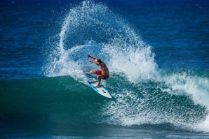 Noe Mar McGonagle, em Surf Open, é o campeão mundial em título.