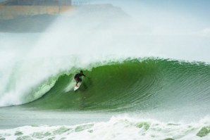 ONDAS DE PENICHE ATRAEM PROJETO DE MILHÕES