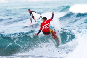 O canário Kalani da Silva em ação.