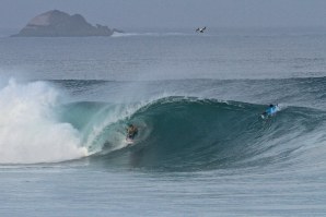 SERÁ FIJI?...SERÁ MUNDAKA?... NÃO, É MESMO O PICO FABRIL EM PENICHE