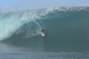 KAULI VAAST: 12 ANINHOS A CARREGAR EM TEAHUPOO