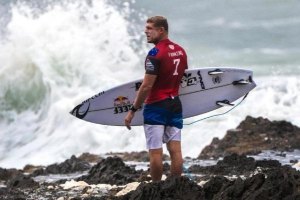 MICK FANNING E JOEL PARKINSON COMPETEM NUM INOVADOR FORMATO COMPETITIVO