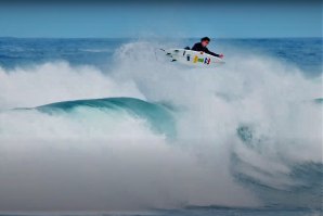 Surf divertido na Ericeira com Tomás Fernandes, Frederico Morais e Marco Mignot, entre outros