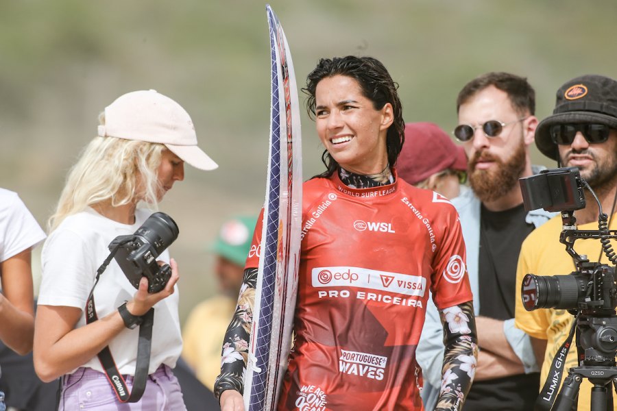 Teresa Bonvalot esteve muito à vontade nas ondas de Ribeira d'Ilhas