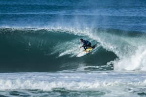 Frederico Morais surfou muito neste segundo heat da ronda 2, sendo eliminado pelo brasileiro Yago Dora por apenas 20 centésimos de ponto