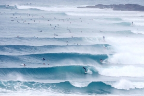 CICLONE MARCIA TRAZ ONDAS ÉPICAS À GOLD COAST