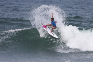 Sally Fitzgibbons já se encontra nos 1/4 de final. 