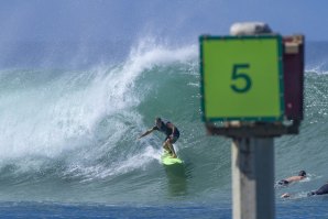 GARRETT MCNAMARA E DEREK HO EM ALA MOANA