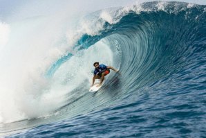 Aritz Aranburu a vencer as triagens para o CT em Teahupoo.