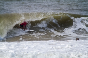 MOCHE RIP CURL PRO: LUZ AO FUNDO DO TUBO A PARTIR DE AMANHÃ