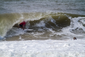 MOCHE RIP CURL PRO: LUZ AO FUNDO DO TUBO A PARTIR DE AMANHÃ