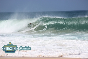 ONDAS PROPRIAS PARA O BODYSURF QUEBRARAM ONTEM EM SUPER TUBOS