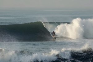"Keramas Goes XL" – O Primeiro Swell de 2025