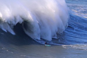 Alex Botelho a testar os limites na Praia do Norte