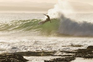 Hoje de manhã, Kikas a treinar às primeiras horas em J-Bay.