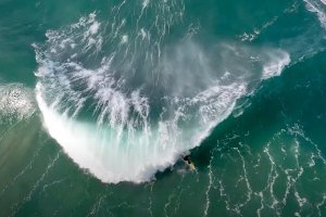 O primeiro swell de 2024 na Nazaré com Nic Von Rupp