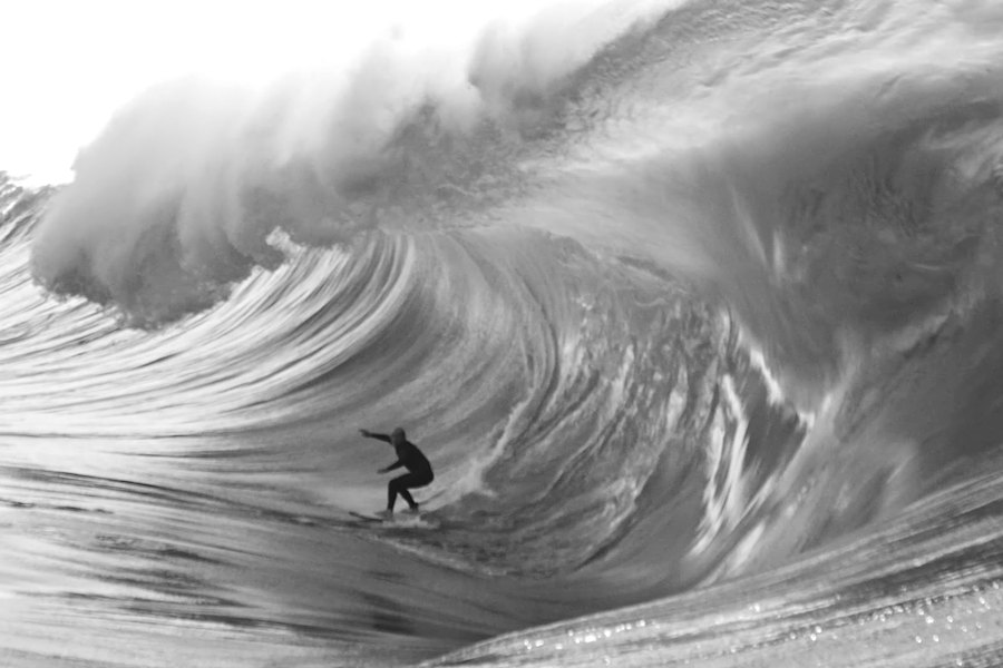 “Inner Mechanics” – Russell Bierke leva-nos ao interior da mente de um hellman das ondas gigantes