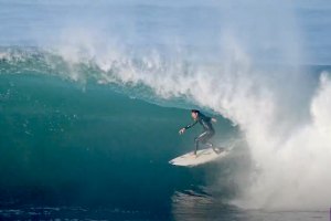 "CT Surfers Free Surfing in Huge Supertubos Friday / March 3"