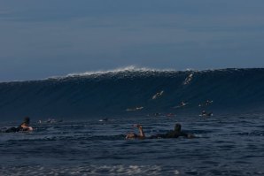 Nathan Florence numa sessão de surf de uma vida em Cloudbreak, Fiji