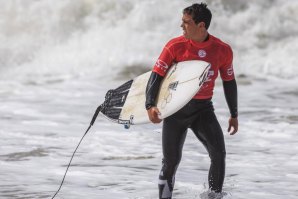 Tomás Fernandes a qualificar-se à ronda 2 da 29.ª etapa do WQS.